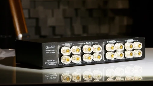 Beresford TC-7220 - Przelacznik Audio - dwa wzmacniacze dwie pary kolumn  - kino domowe i stereo razem